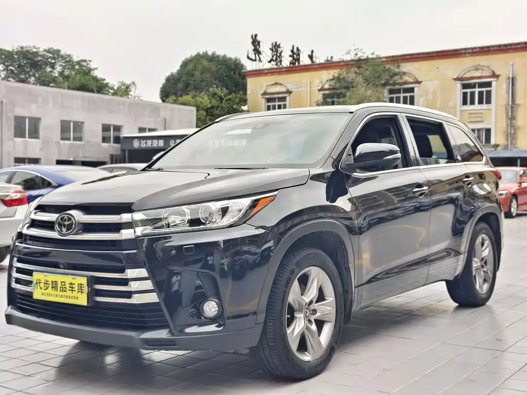 Toyota Highlander 2018 — фото 1