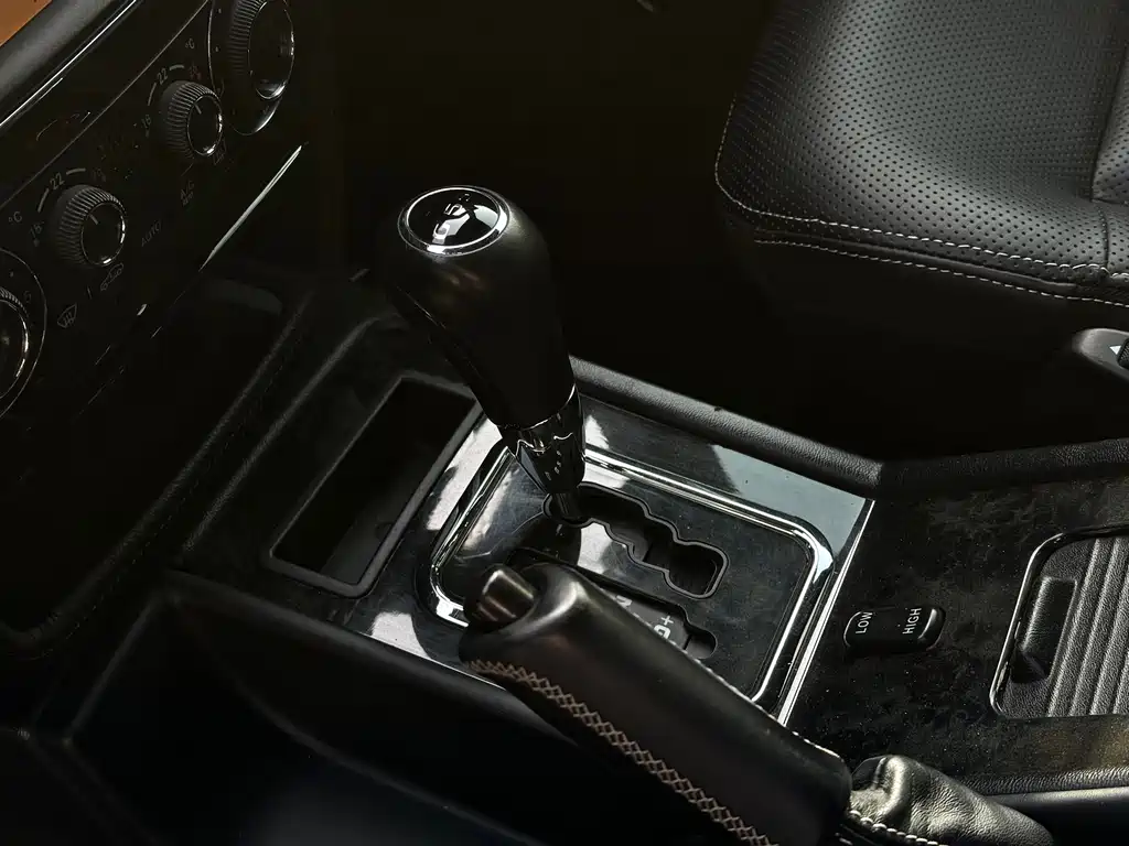 Mercedes-Benz G-Class AMG 2010 — фото 16