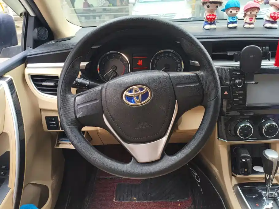 Toyota Corolla 2015 — фото 14