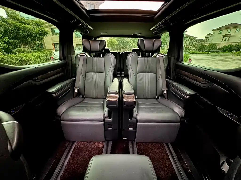 Toyota Vellfire 2023 — фото 17