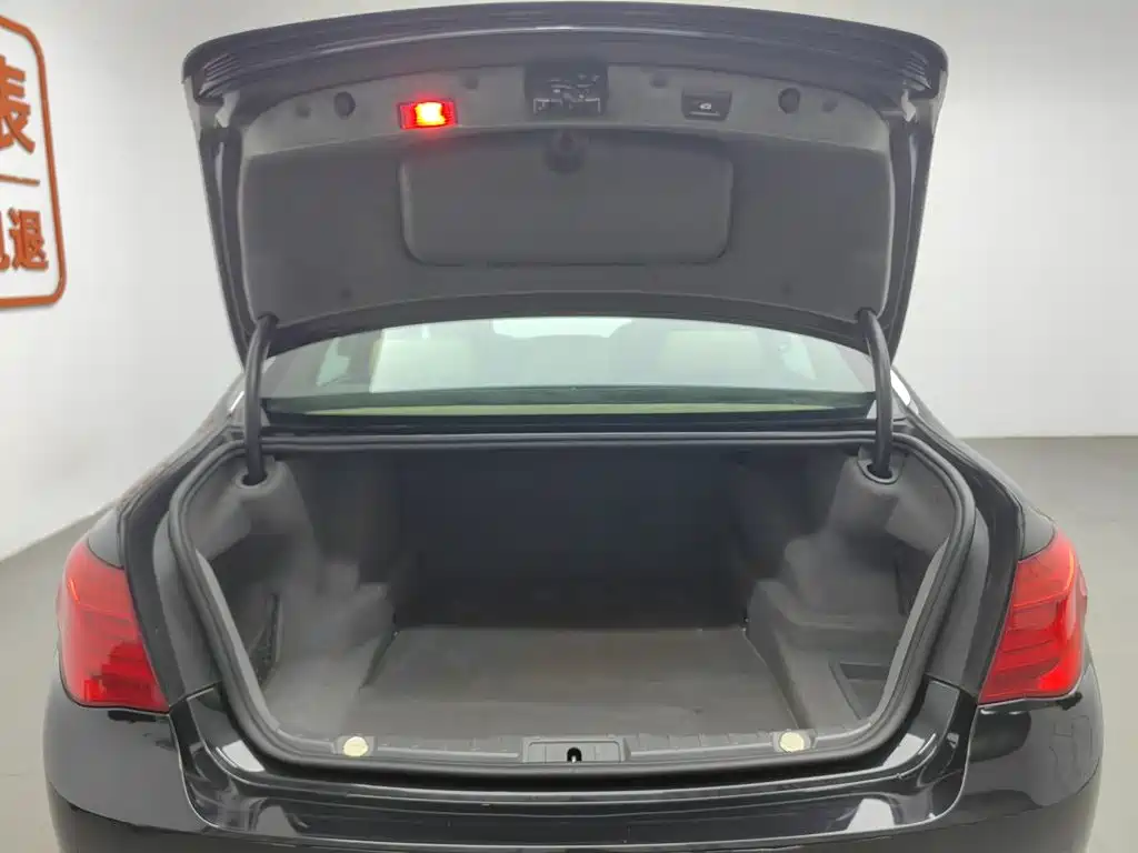 BMW 7 Series 2010 — фото 16