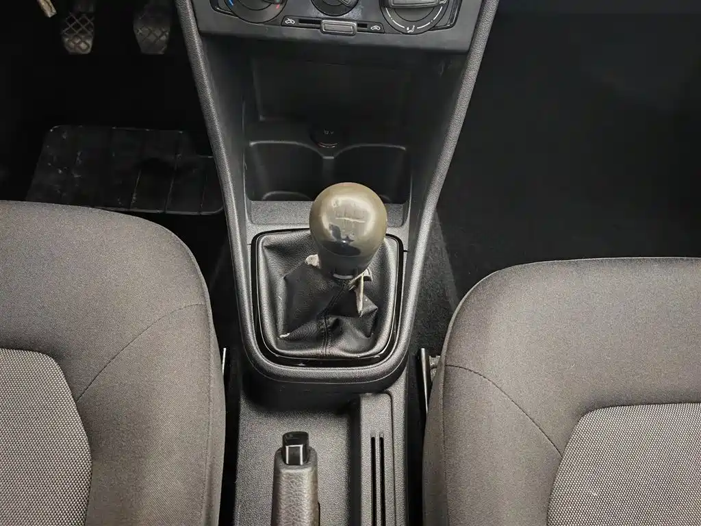Volkswagen Jetta 2017 — фото 13