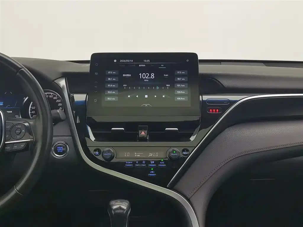 Toyota Camry 2021 — фото 12