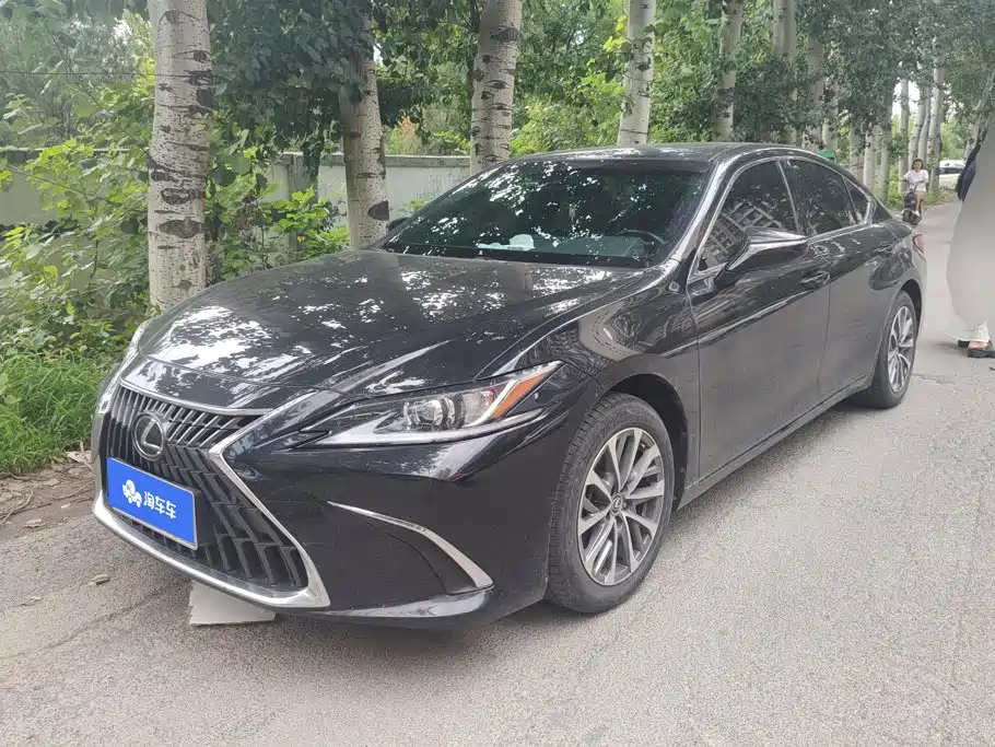 Lexus ES 2022