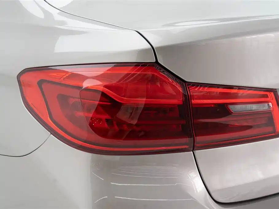 BMW 5 Series 2019 — фото 26
