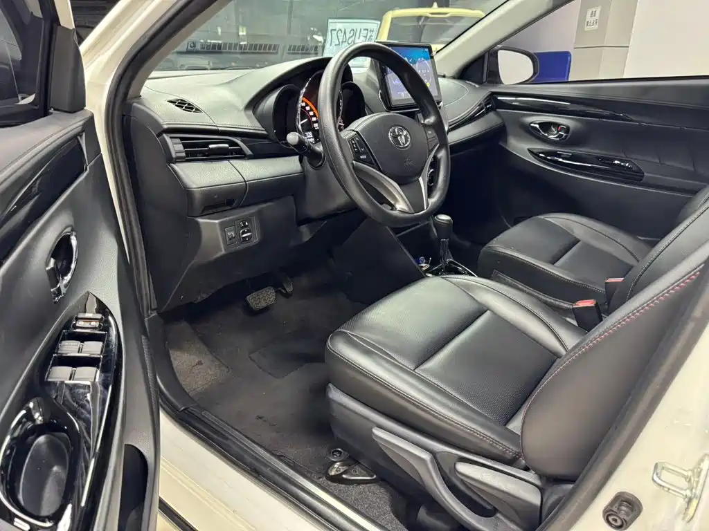 Toyota Yaris L 2022