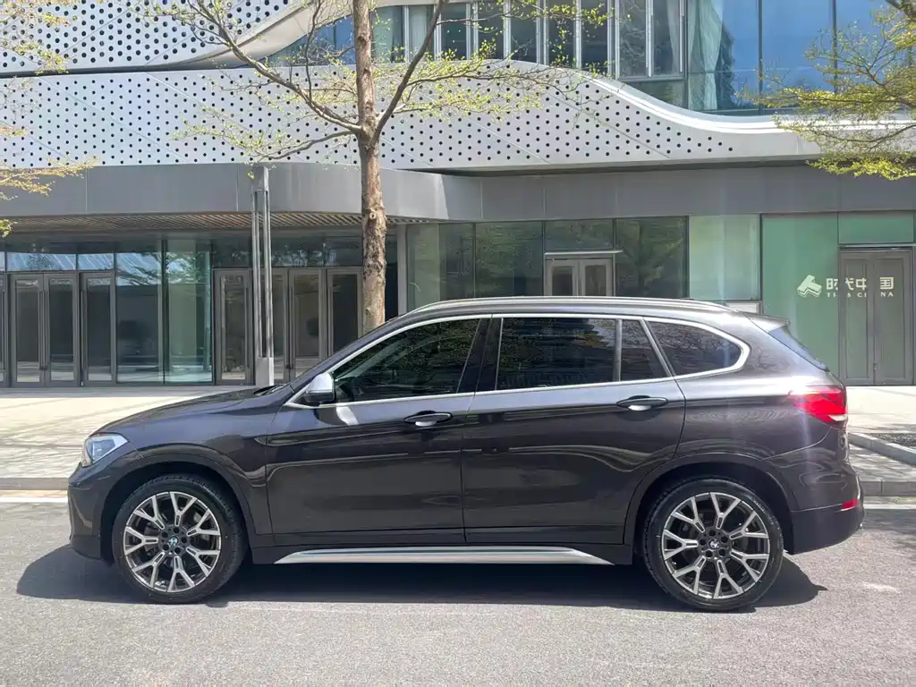 BMW X1 2021 — фото 3