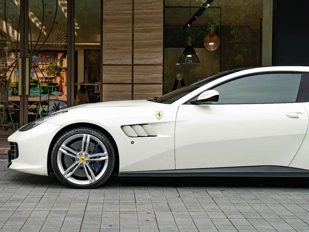 Ferrari GTC4Lusso 2018 — фото 4