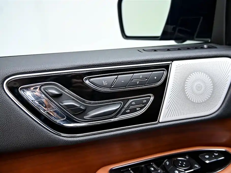 Lincoln Navigator 2020 — фото 25