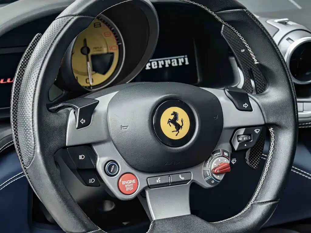 Ferrari GTC4Lusso 2018 — фото 13