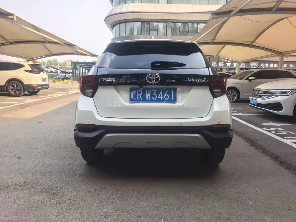Toyota Yaris L 2023 — фото 16