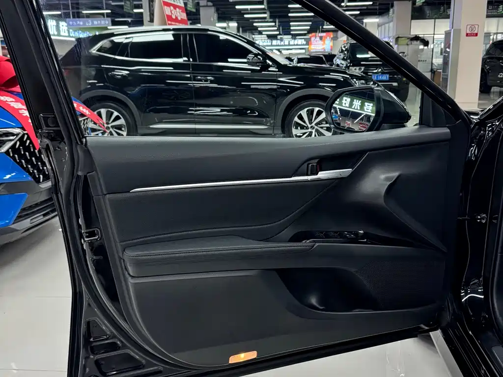 Toyota Camry 2023 — фото 10