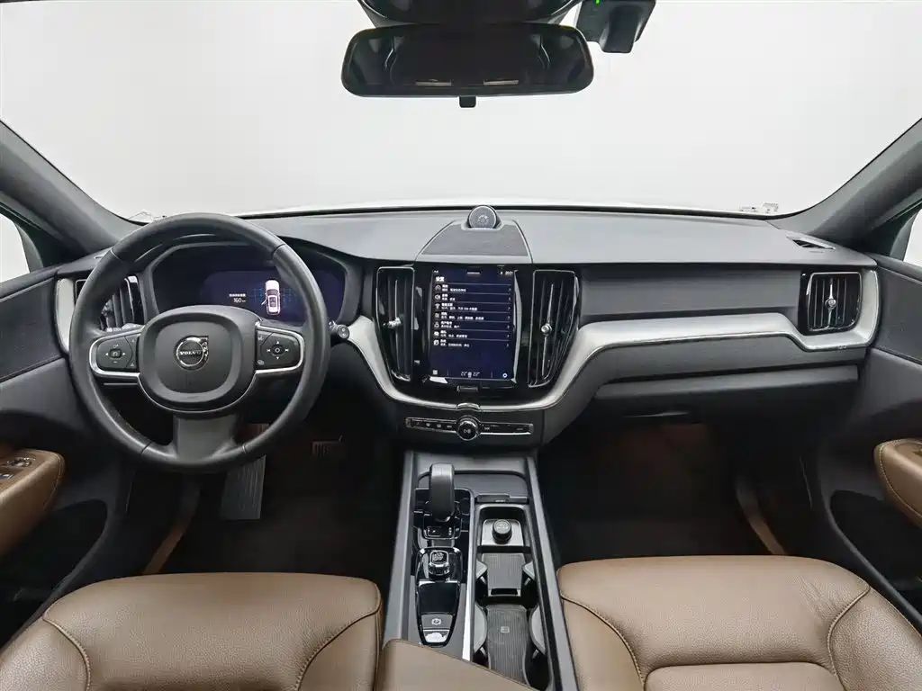 Volvo XC60 2023 — фото 5