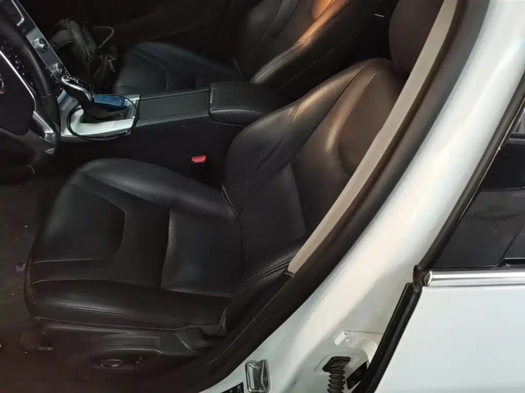 Volvo S60 2017 — фото 15