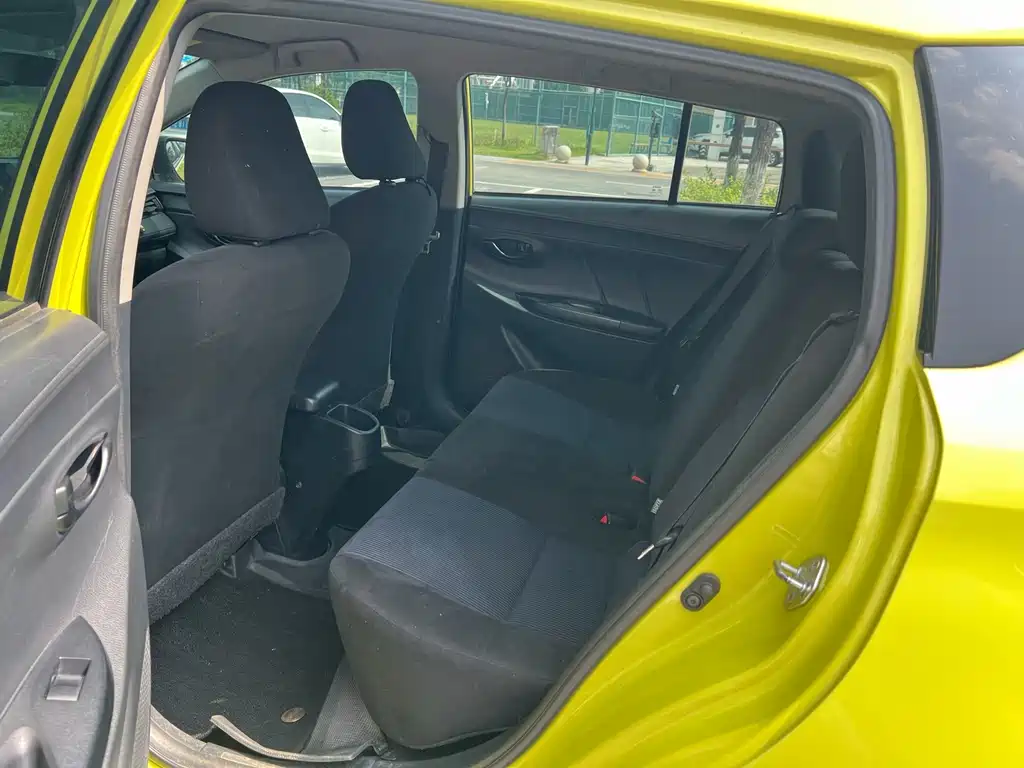 Toyota Yaris L 2016 — фото 12