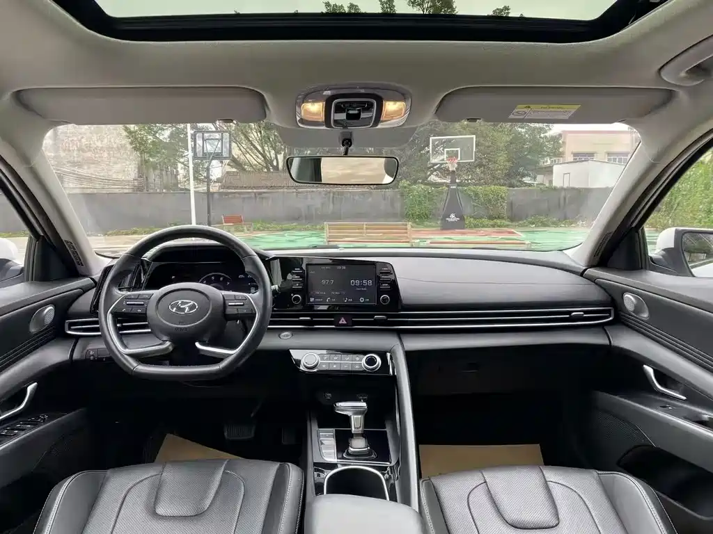 Hyundai Elantra 2021