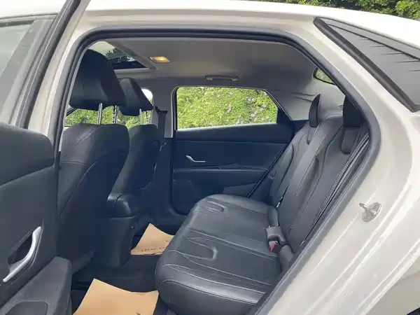 Hyundai Elantra 2021