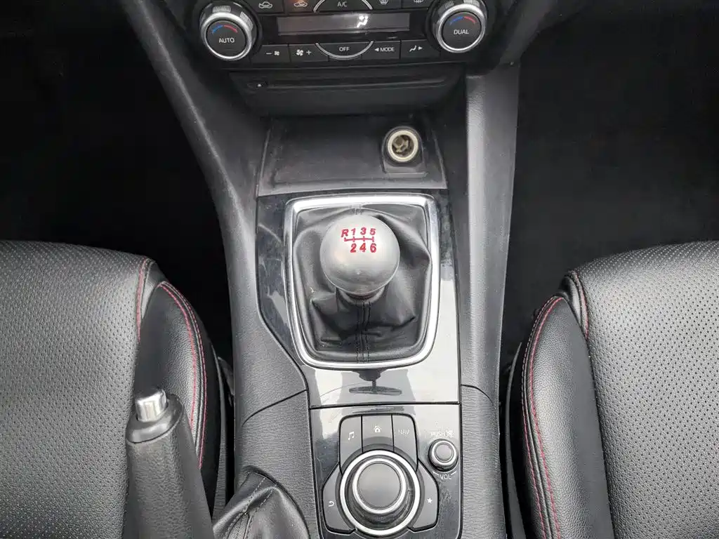Mazda 3 Axela 2015 — фото 13