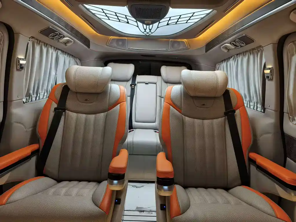 Mercedes-Benz V-Class 2021 — фото 18