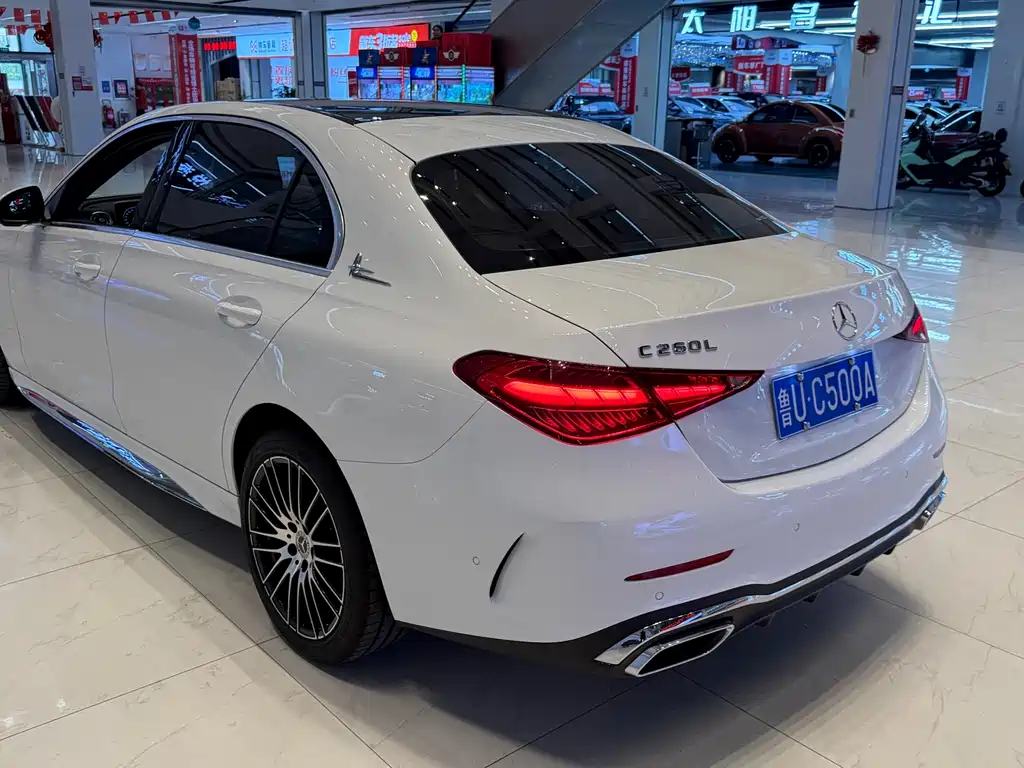 Mercedes-Benz C-Class 2023 — фото 4