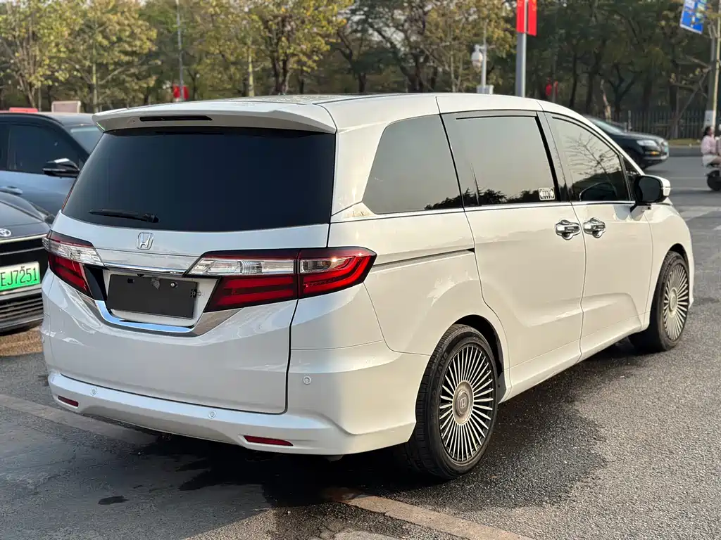 Honda Odyssey 2018 — фото 14