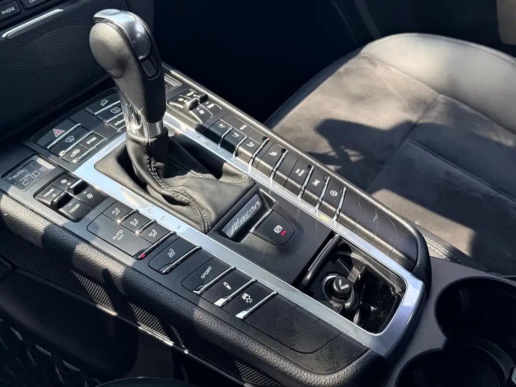 Porsche Macan 2018 — фото 16