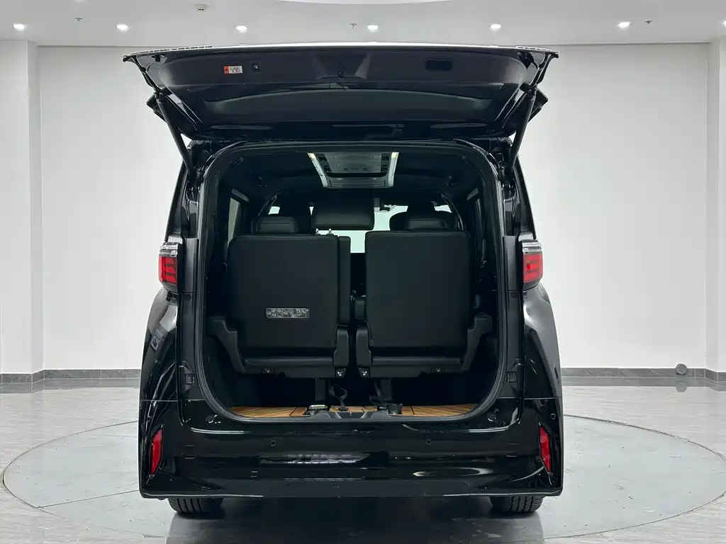 Toyota Alphard 2024 — фото 31
