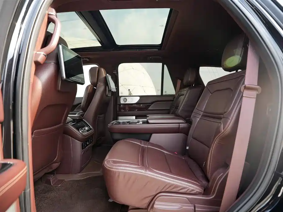 Lincoln Navigator 2019 — фото 12