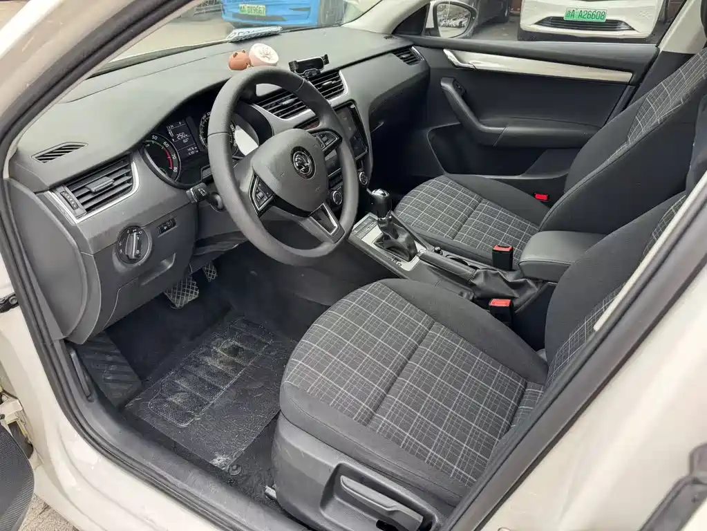 Skoda Octavia 2020 — фото 8