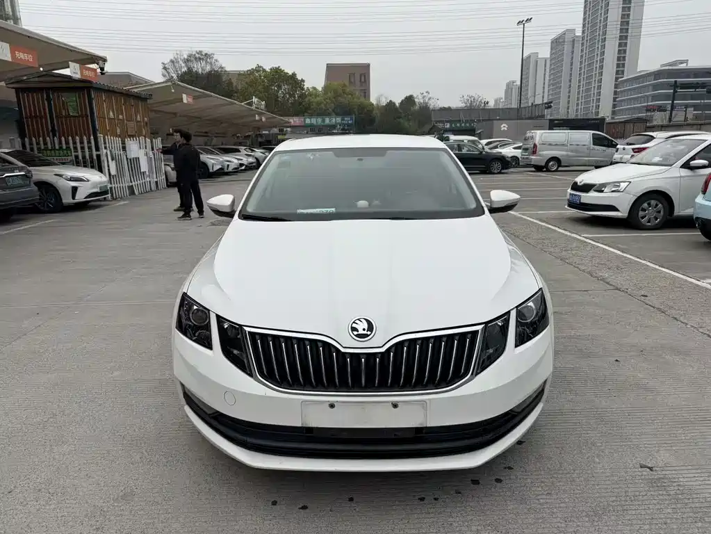 Skoda Octavia 2020 — фото 2