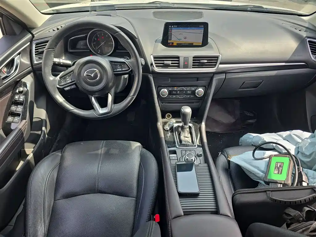 Mazda 3 Axela 2018 — фото 6