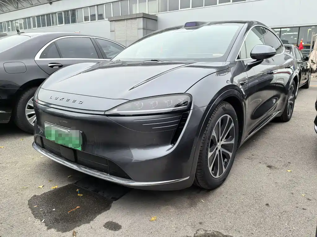 Luxeed Zhijie R7 2025