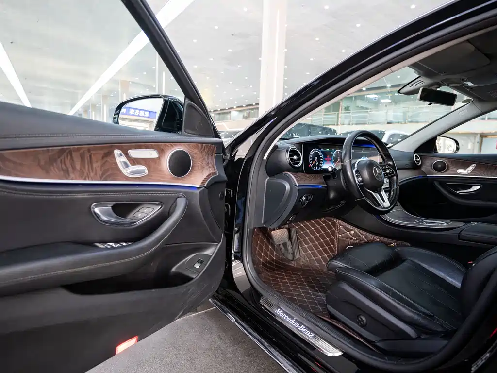 Mercedes-Benz E-Class 2019 — фото 13