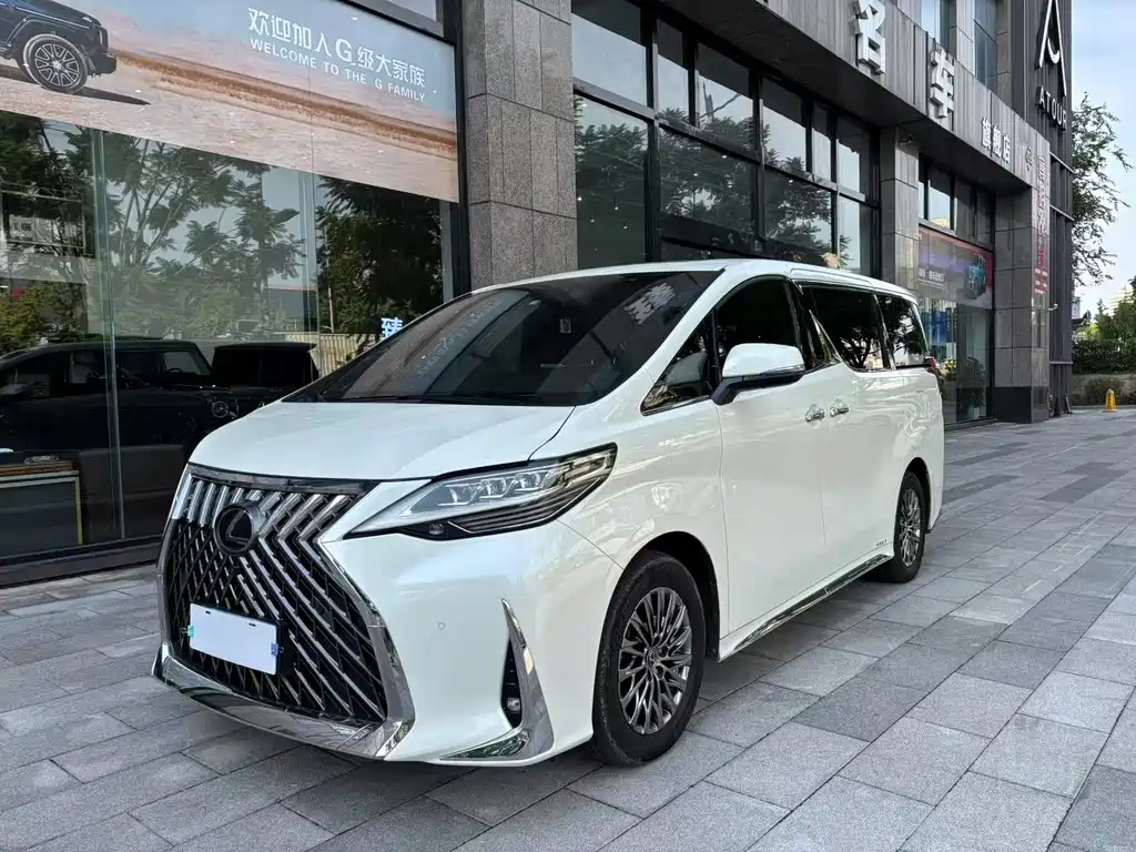 Lexus LM 2020