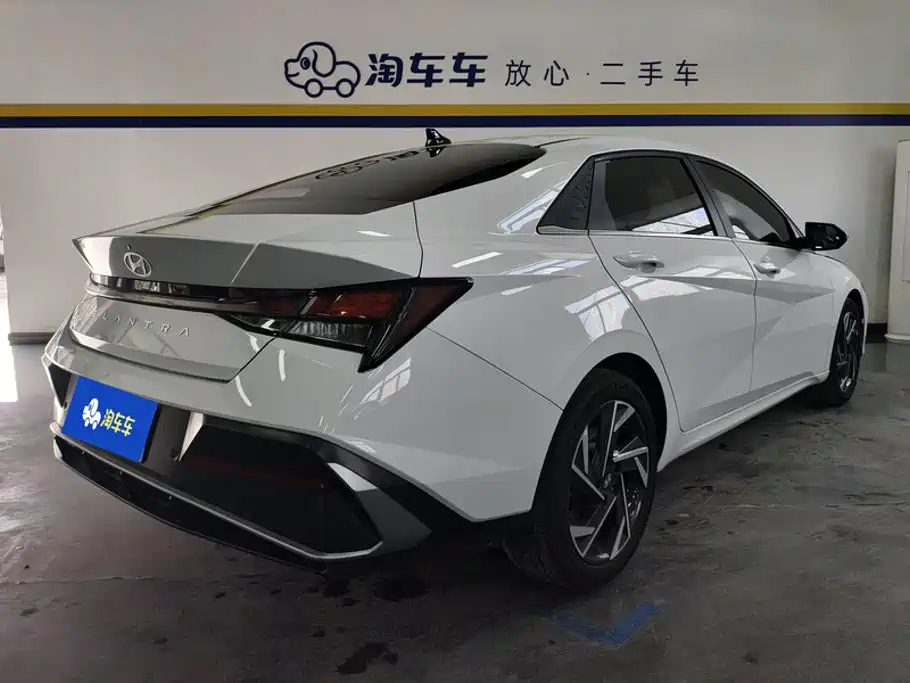 Hyundai Elantra 2024