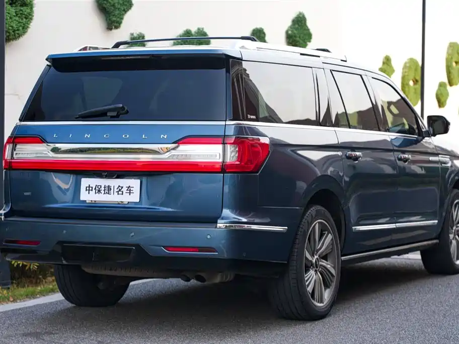 Lincoln Navigator 2019 — фото 28