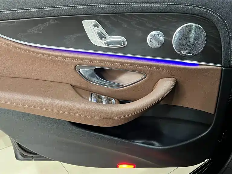 Mercedes-Benz E-Class 2019 — фото 15