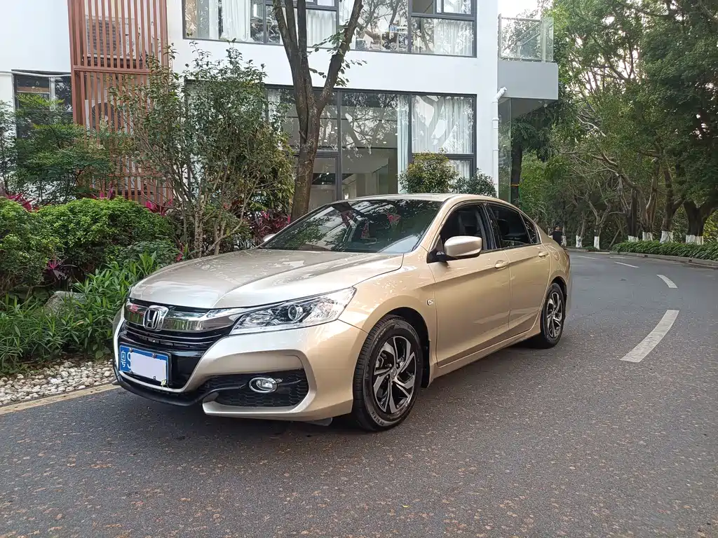 Honda Accord 2018 — фото 1