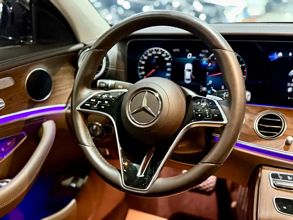 Mercedes-Benz E-Class 2022 — фото 10