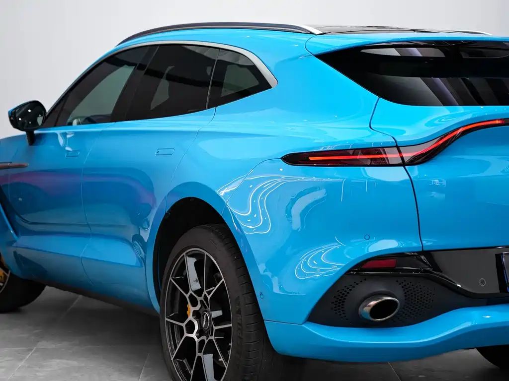 Aston Martin DBX 2021 — фото 2