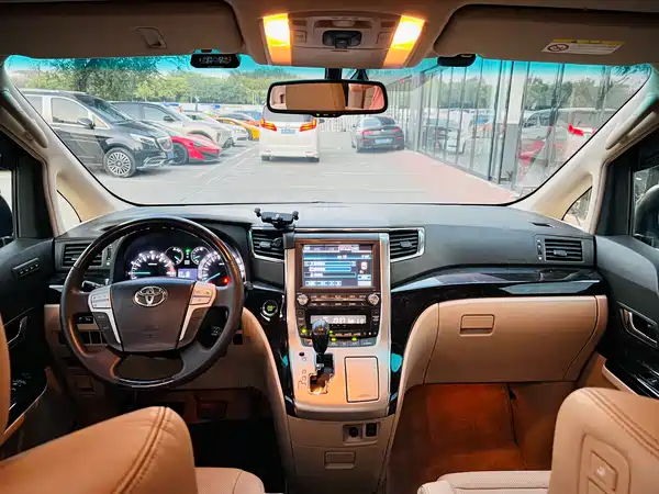 Toyota Alphard 2012