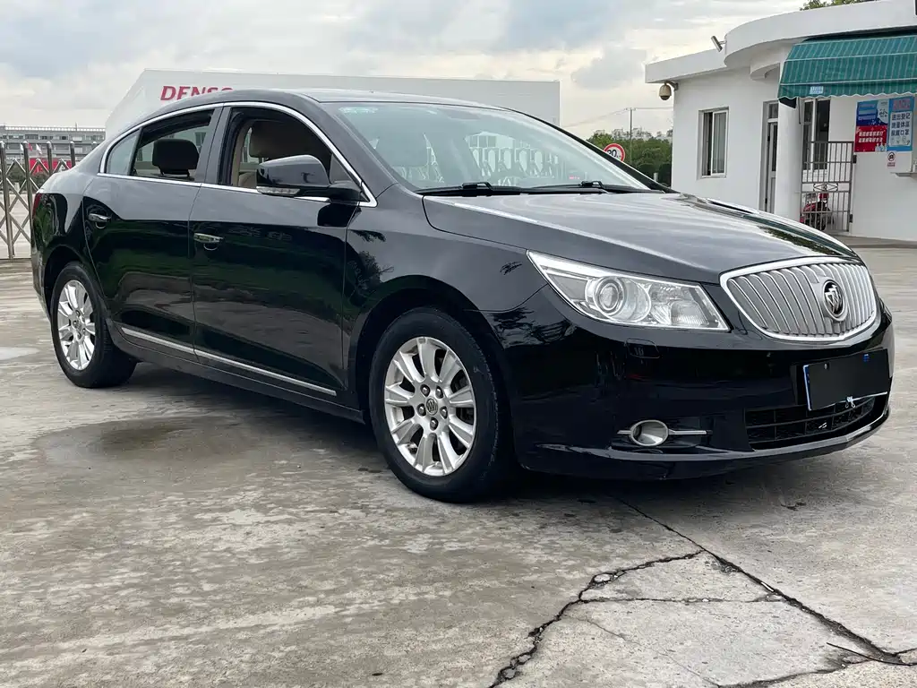 Buick LaCrosse 2011 — фото 3