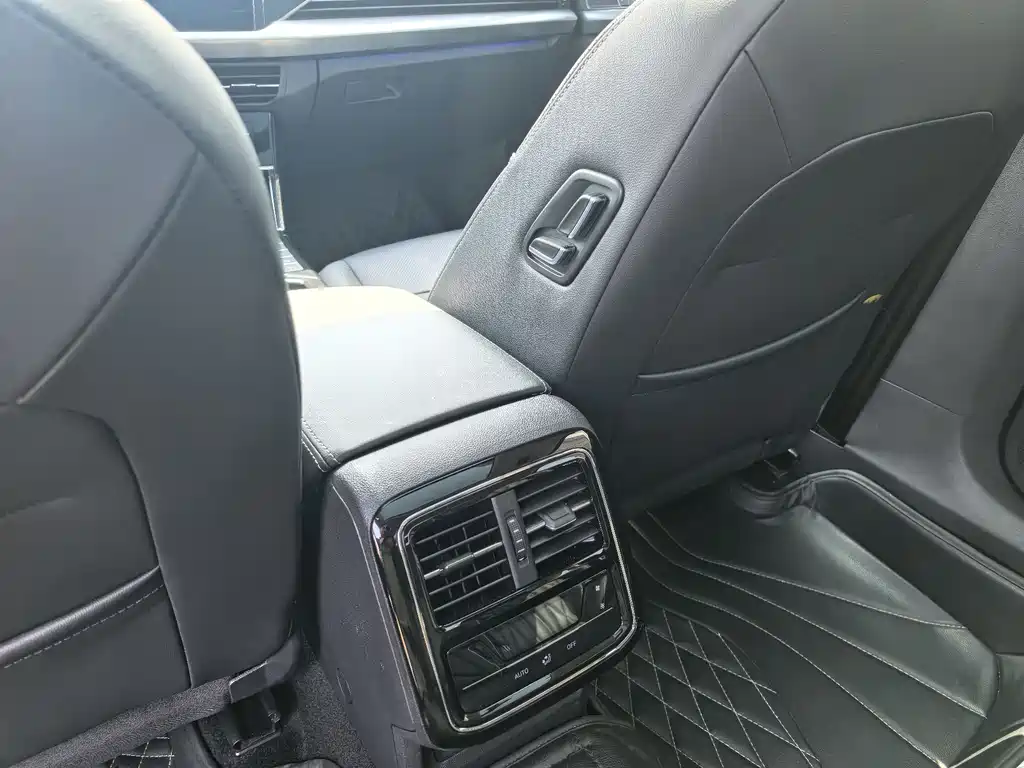 Volkswagen Passat New Energy 2022 — фото 12