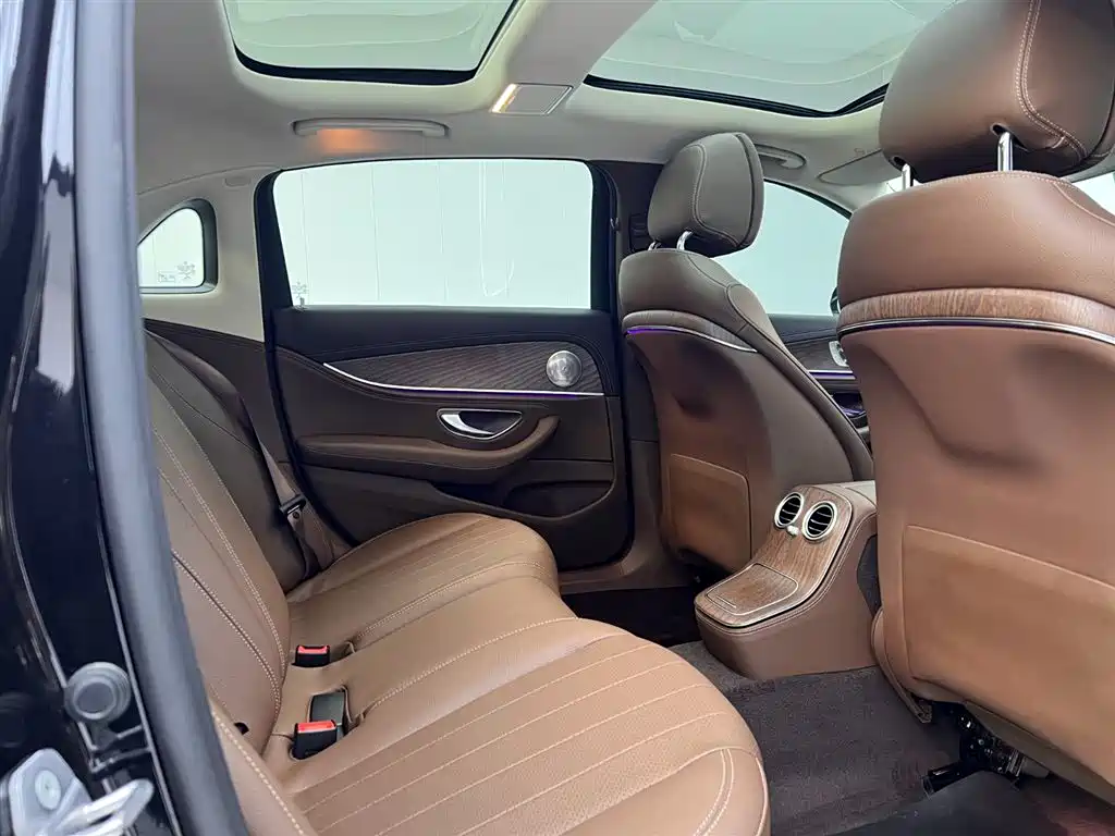 Mercedes-Benz E-Class 2023 — фото 22