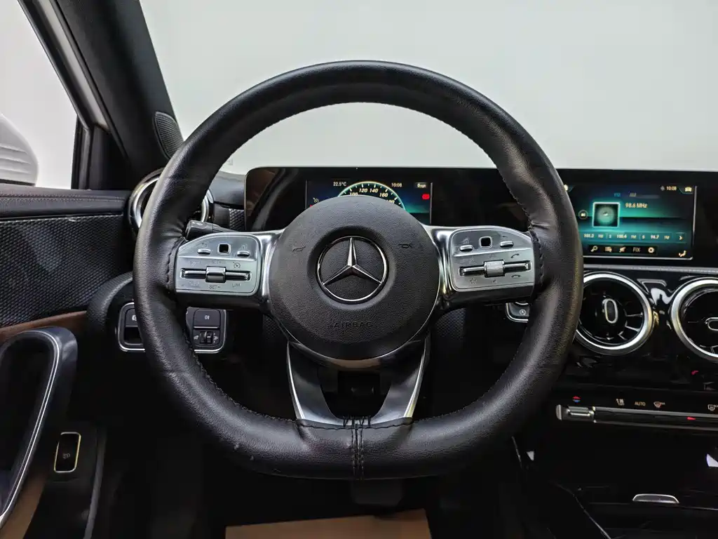 Mercedes-Benz A-Class 2019 — фото 19