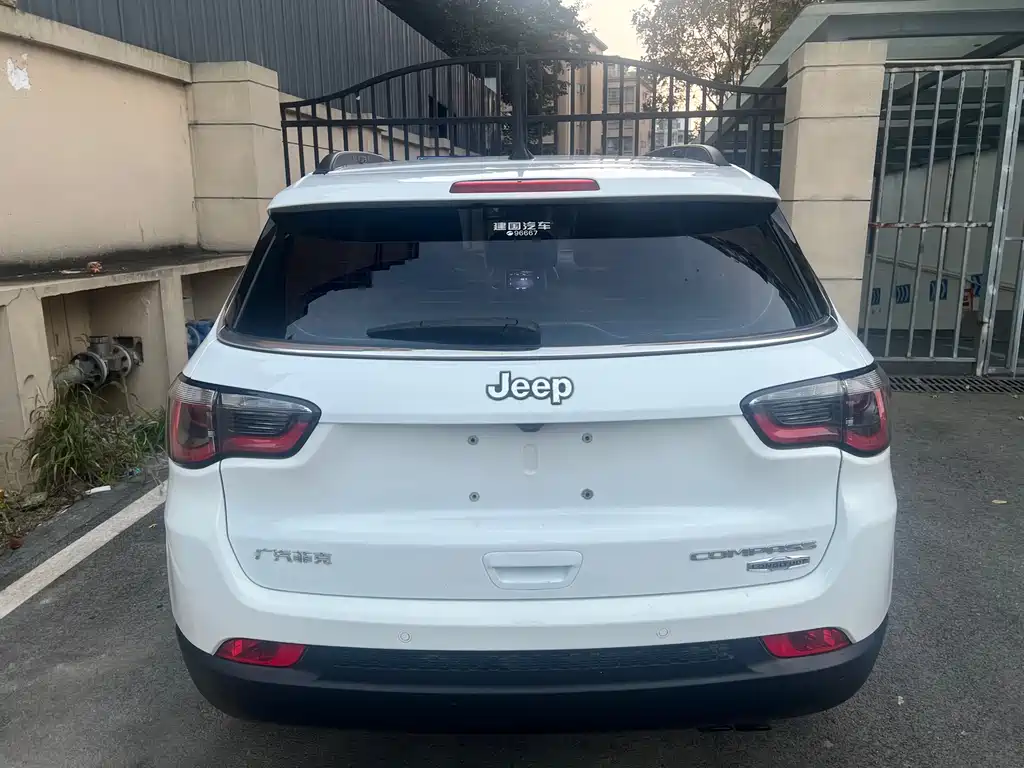 Jeep Compass 2018 — фото 3