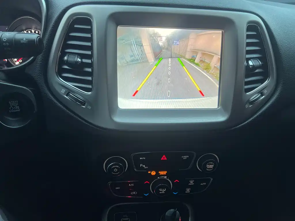 Jeep Compass 2018 — фото 9