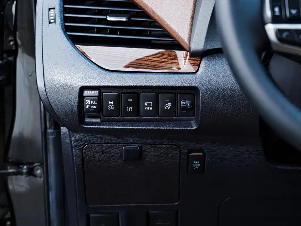 Toyota Sienna 2018 — фото 19