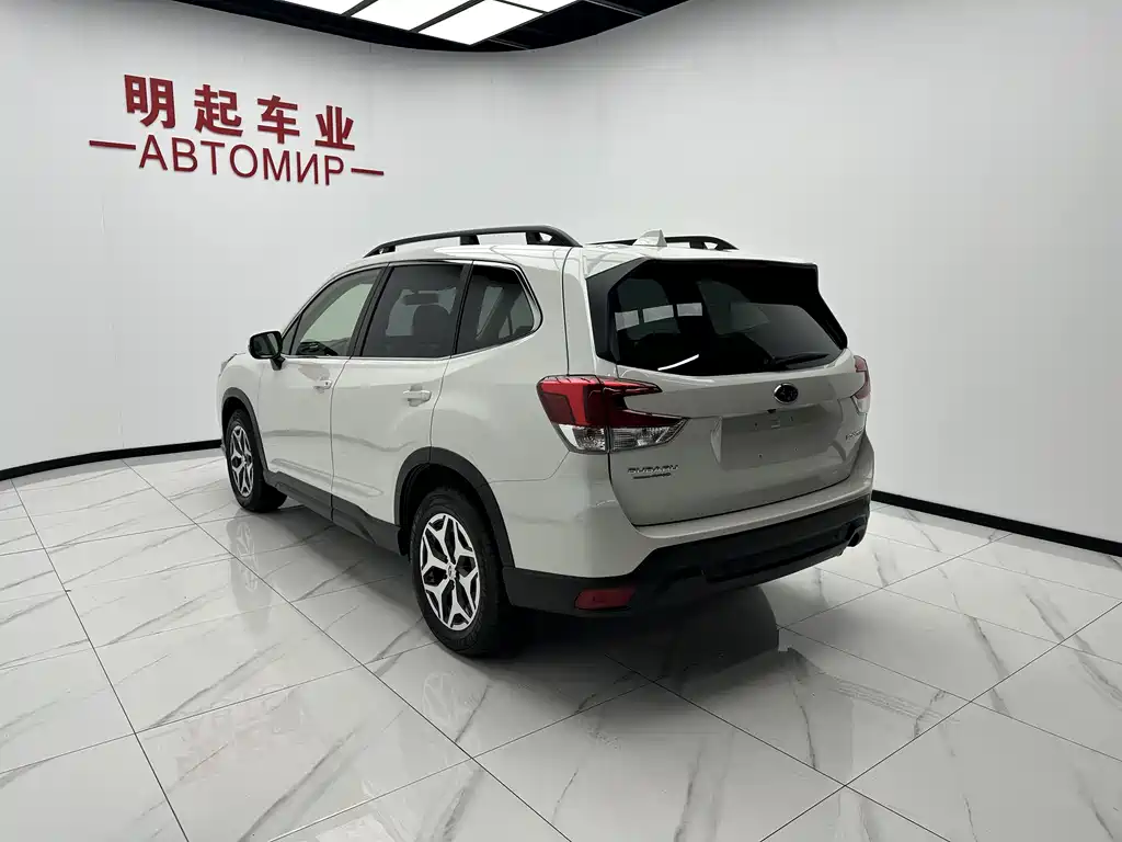 Subaru Forester 2023 — фото 8