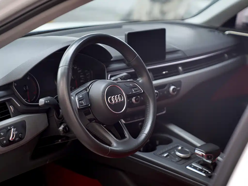 Audi A4L 2018 — фото 5